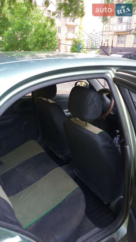 Седан Daewoo Lanos 2010 в Кривом Роге