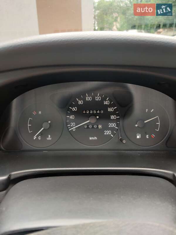 Седан Daewoo Lanos 2004 в Львове