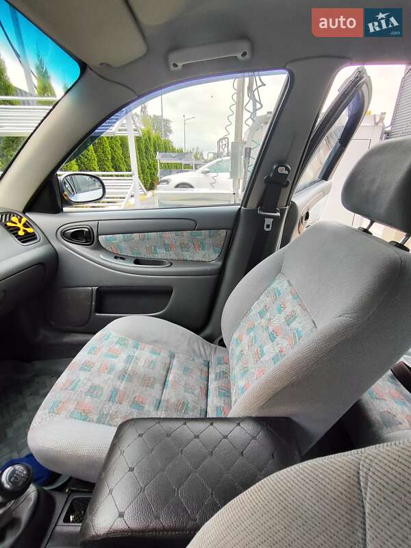 Седан Daewoo Lanos 2004 в Коростене