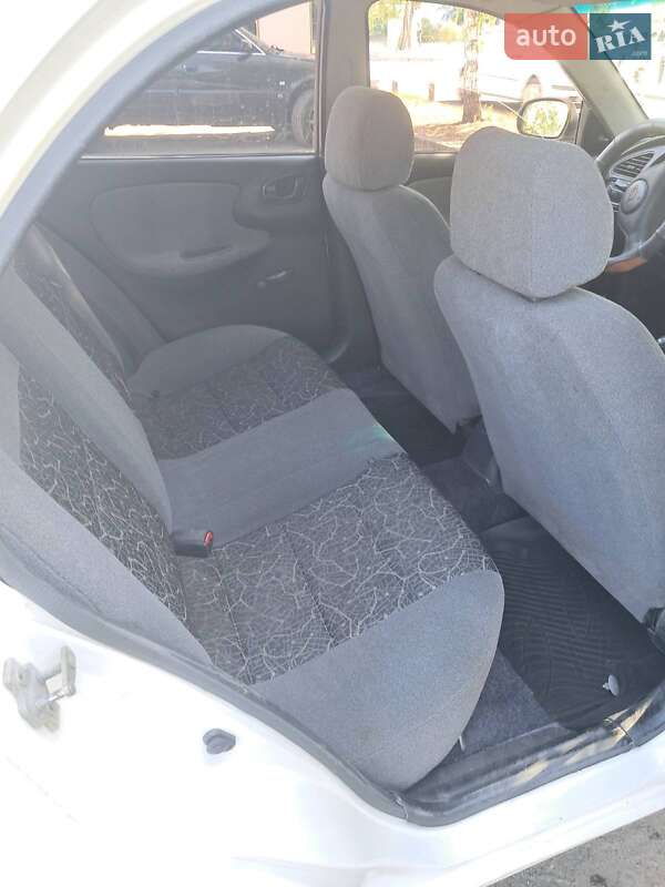 Седан Daewoo Lanos 2004 в Киеве