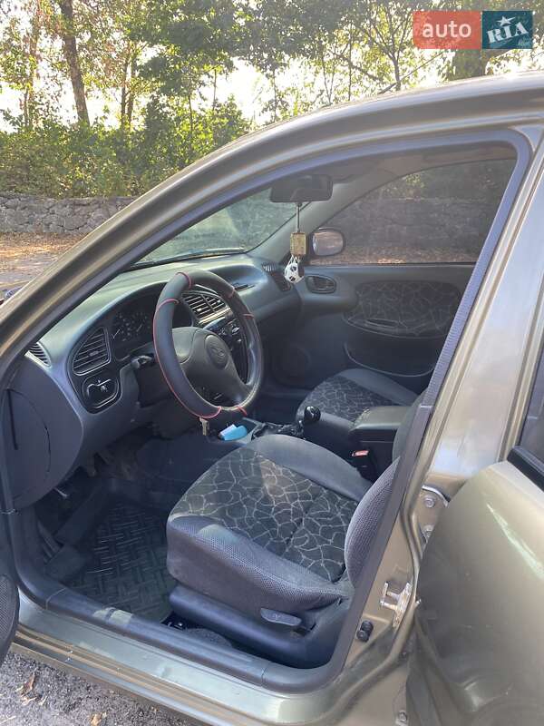 Седан Daewoo Lanos 2004 в Корсуне-Шевченковском