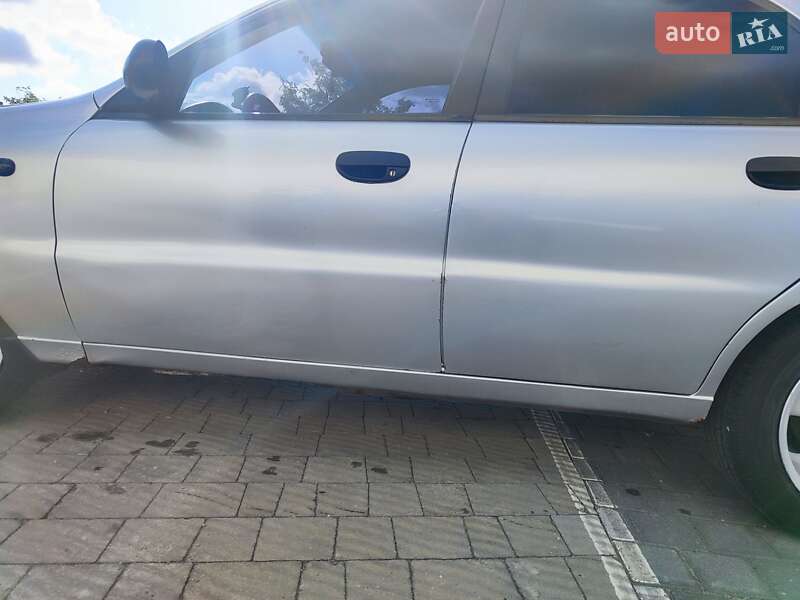 Седан Daewoo Lanos 2003 в Львове