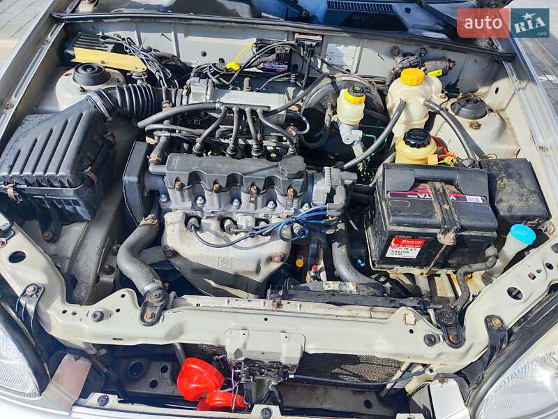 Седан Daewoo Lanos 2003 в Львове