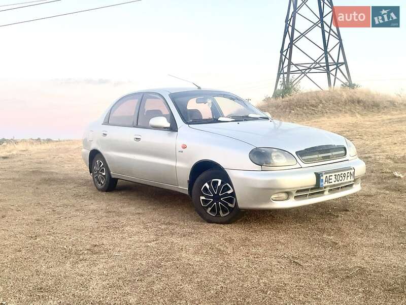 Седан Daewoo Lanos 2004 в Лозуватці