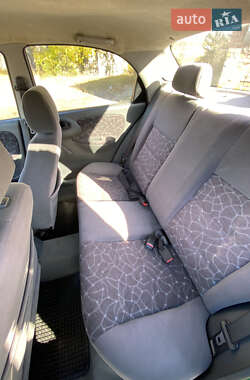 Седан Daewoo Lanos 2001 в 