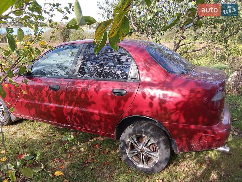 Седан Daewoo Lanos 2004 в Попельне
