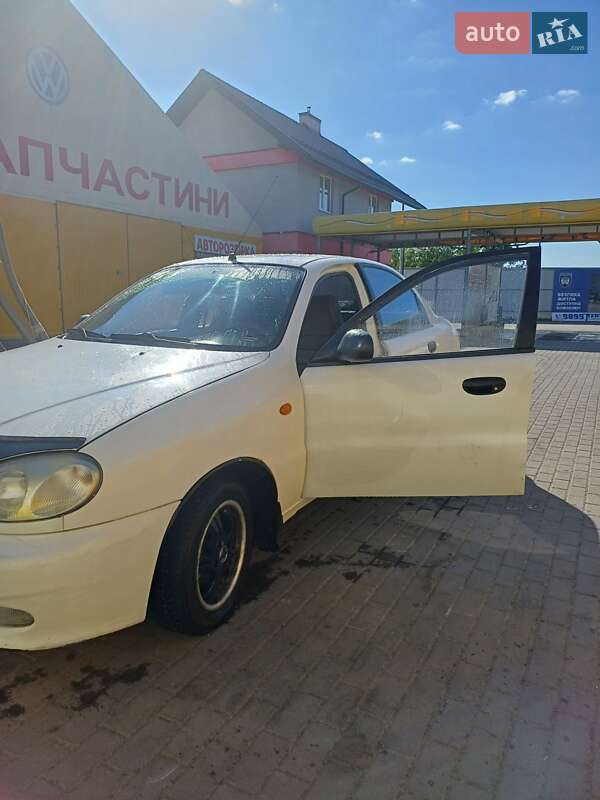Седан Daewoo Lanos 2006 в Новояворовске