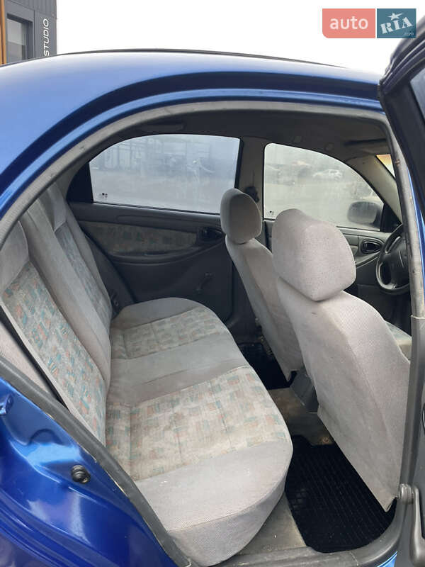 Седан Daewoo Lanos 2005 в Хусте