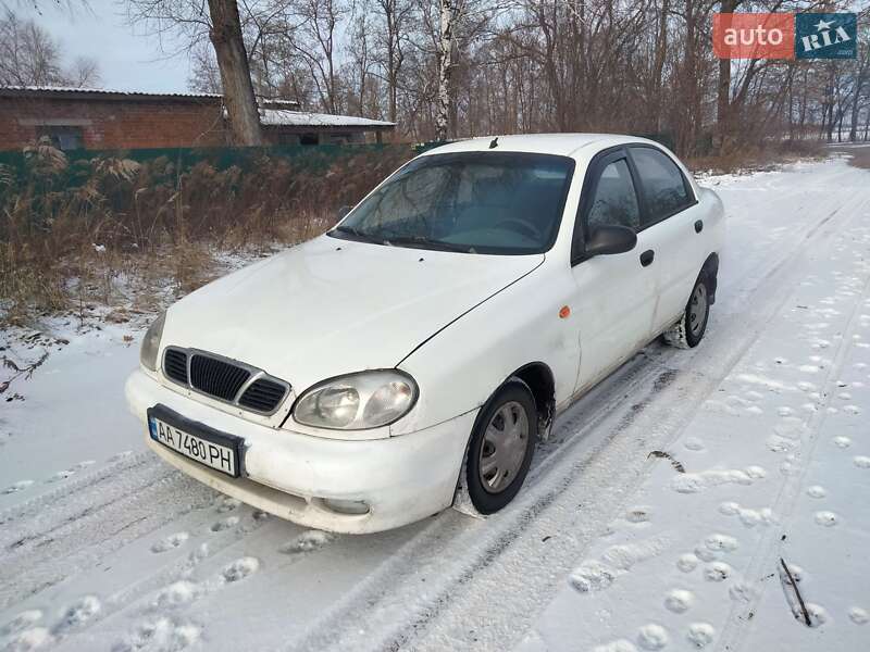 Седан Daewoo Lanos 2005 в Мені