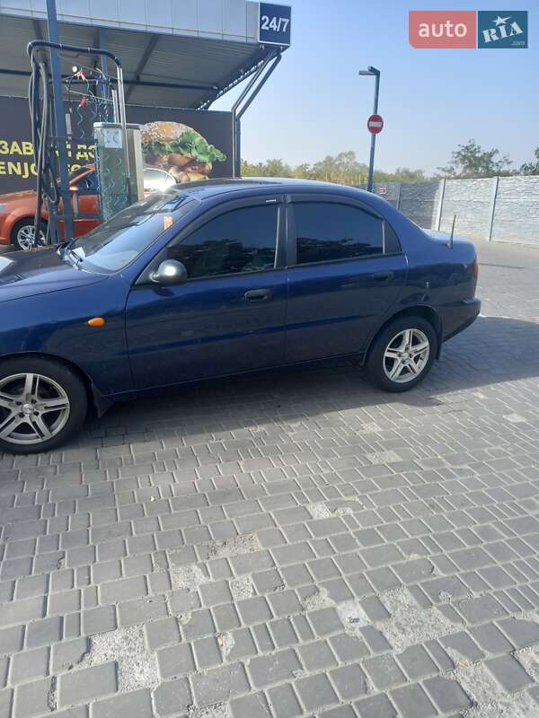 Седан Daewoo Lanos 2002 в Дніпрі