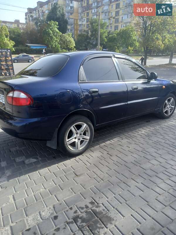 Седан Daewoo Lanos 2002 в Дніпрі