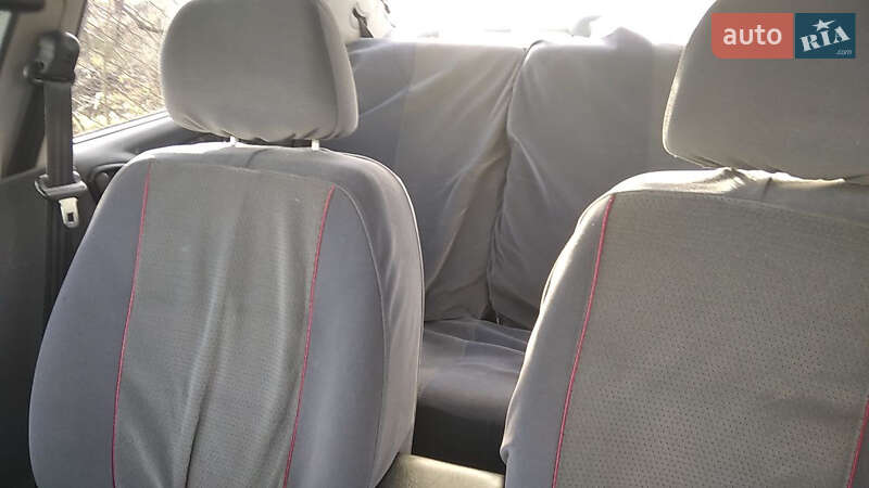 Седан Daewoo Lanos 2004 в Великих Межиричах