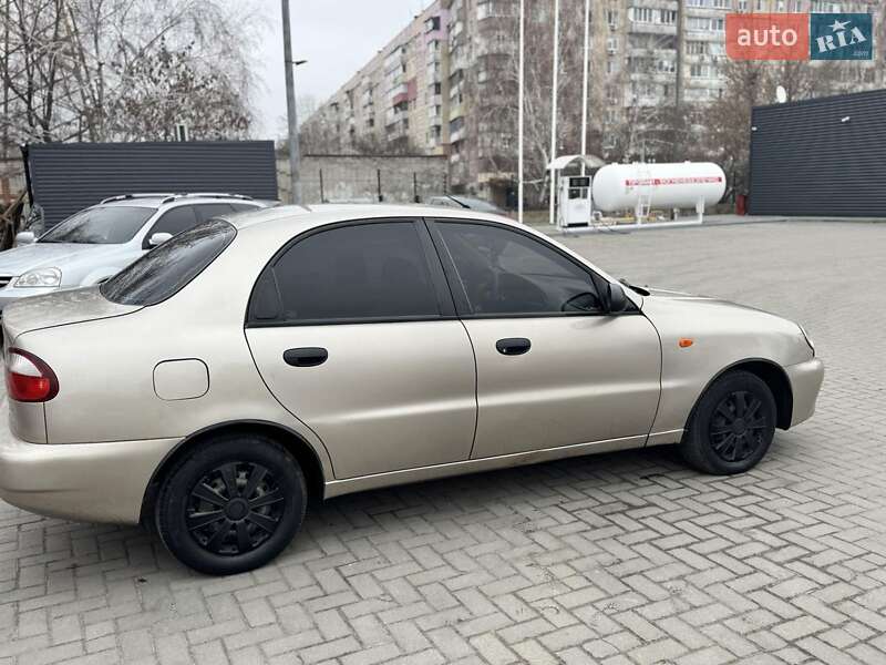 Седан Daewoo Lanos 2004 в Днепре