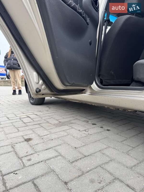 Седан Daewoo Lanos 2004 в Днепре