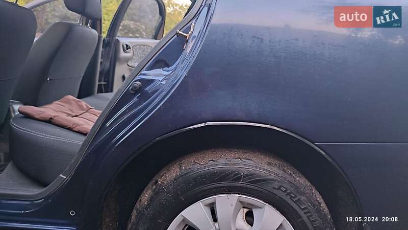 Седан Daewoo Lanos 2002 в Балаклее