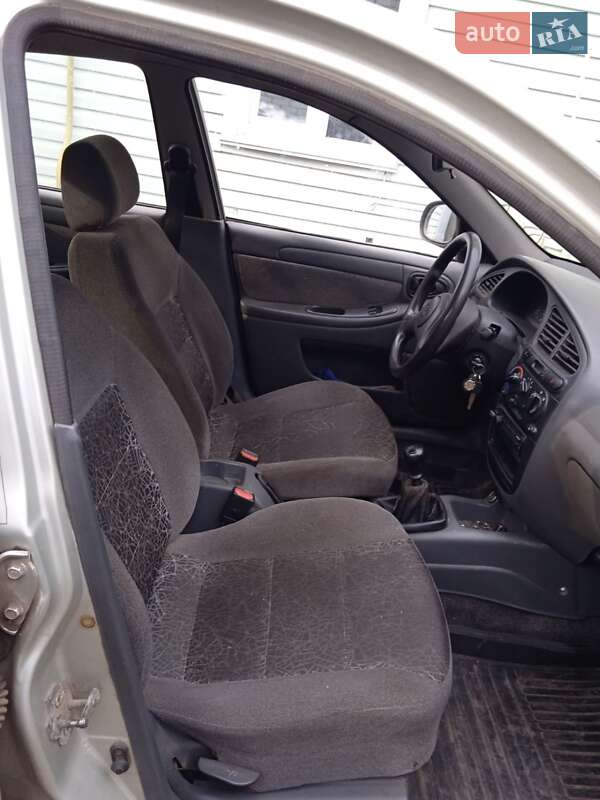 Седан Daewoo Lanos 2010 в Сновске