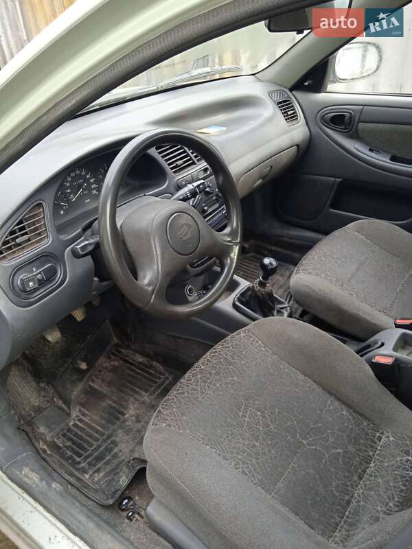 Седан Daewoo Lanos 2010 в Сновске