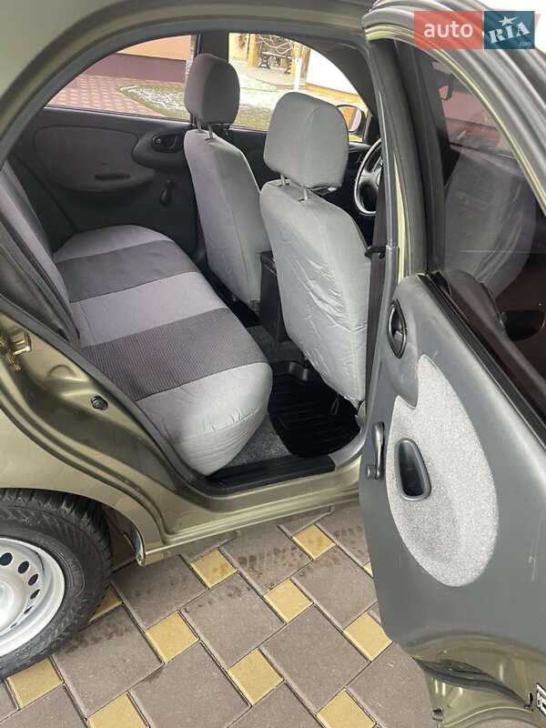 Седан Daewoo Lanos 2004 в Киеве