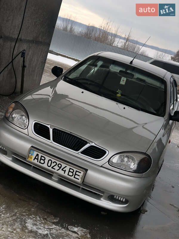 Седан Daewoo Lanos 2004 в Чернівцях