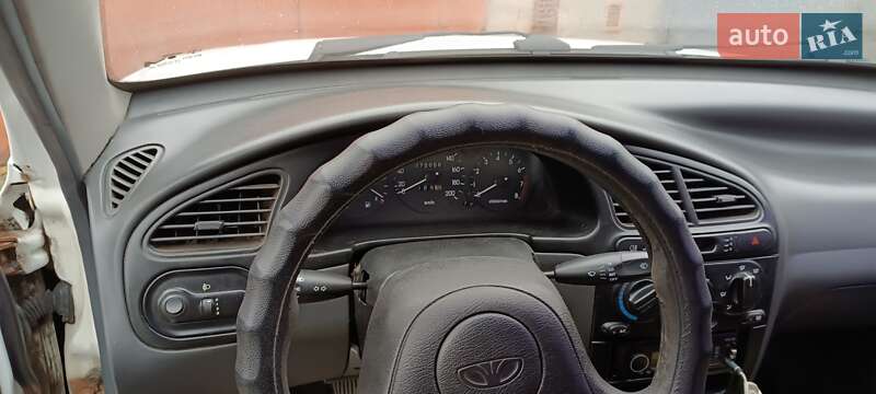 Седан Daewoo Lanos 1998 в Жовтих Водах