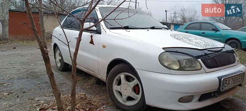 Седан Daewoo Lanos 1998 в Жовтих Водах