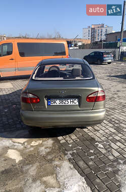 Седан Daewoo Lanos 2004 в Ровно