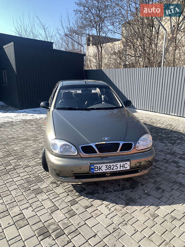 Седан Daewoo Lanos 2004 в Ровно