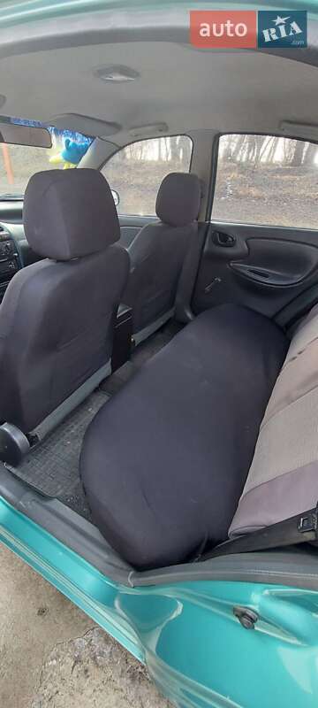 Седан Daewoo Lanos 1998 в Градижске