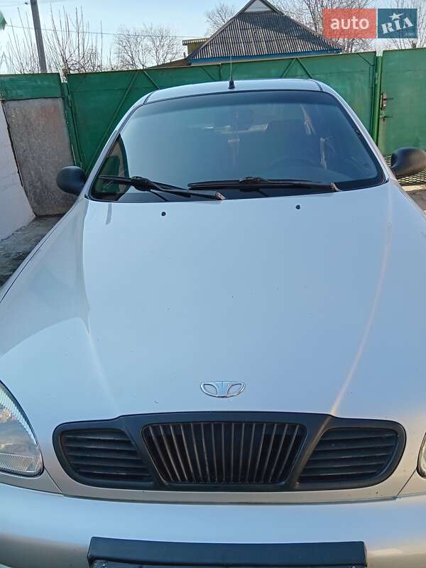 Седан Daewoo Lanos 2004 в Краснограді