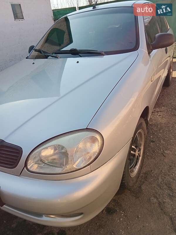 Седан Daewoo Lanos 2004 в Краснограді