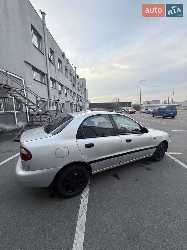 Седан Daewoo Lanos 2002 в Киеве