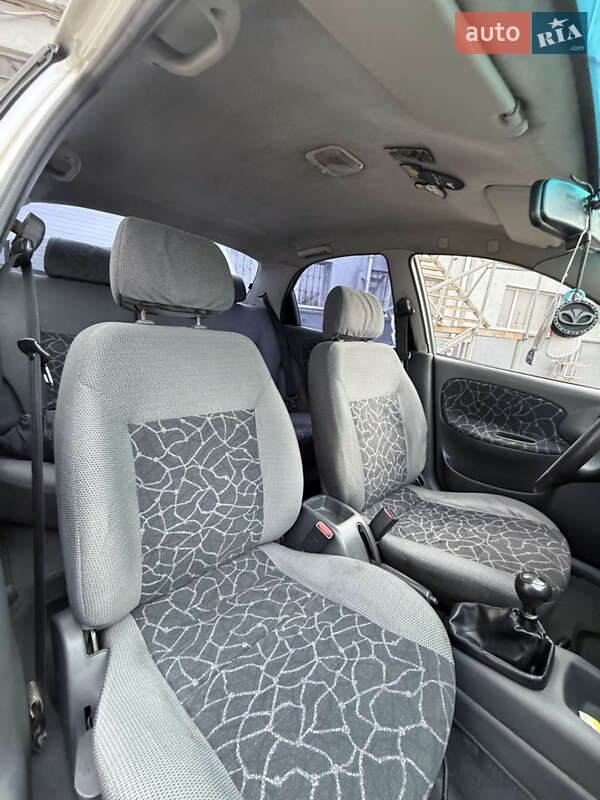 Седан Daewoo Lanos 2002 в Киеве