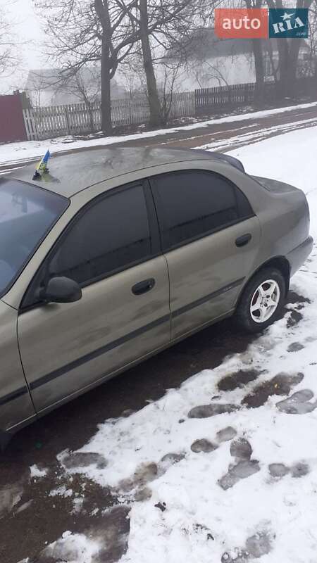 Седан Daewoo Lanos 2003 в Малині