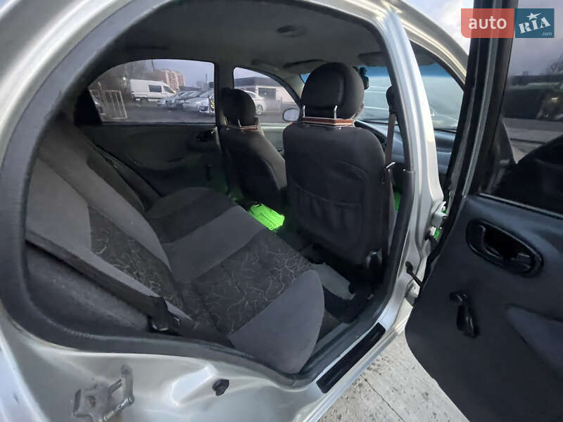 Седан Daewoo Lanos 2004 в Солотвине