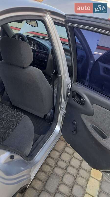 Седан Daewoo Lanos 2005 в Львове