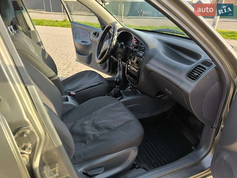 Седан Daewoo Lanos 2001 в Коломые