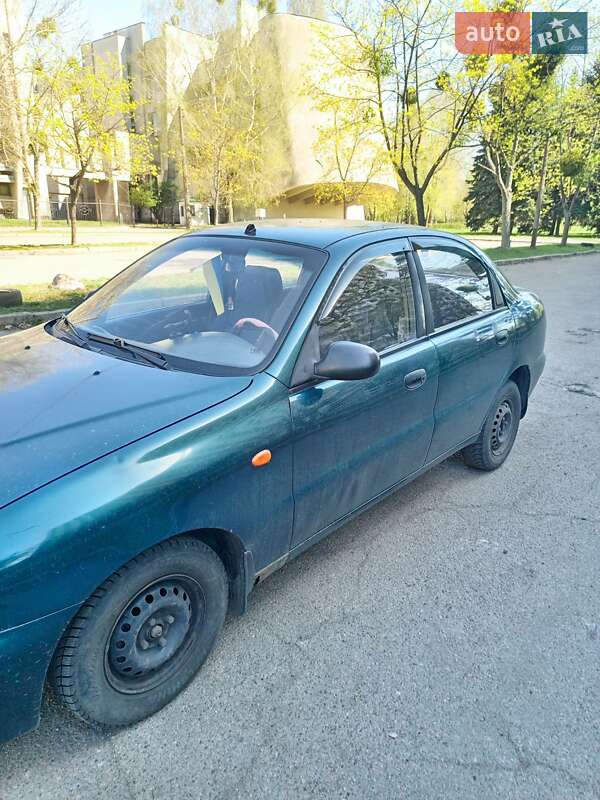 Седан Daewoo Lanos 2003 в Киеве