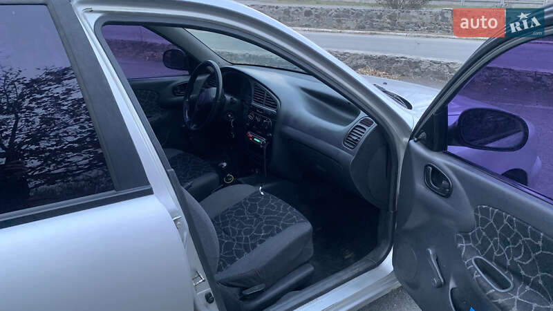 Седан Daewoo Lanos 2002 в Малине