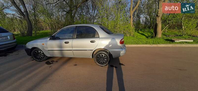 Седан Daewoo Lanos 2004 в Синельниковому
