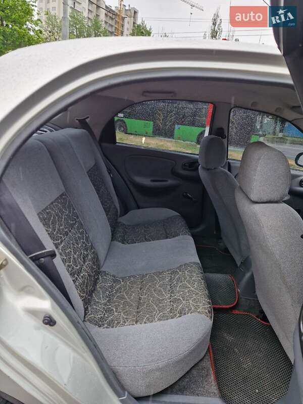 Седан Daewoo Lanos 2004 в Харькове