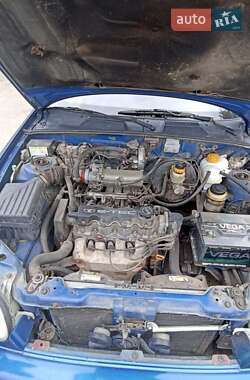Седан Daewoo Lanos 1998 в 