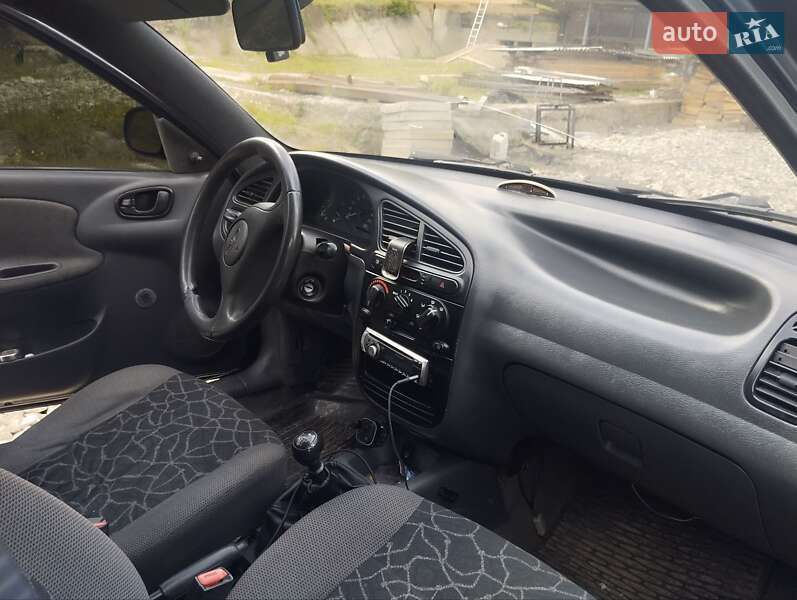 Седан Daewoo Lanos 2002 в Долині