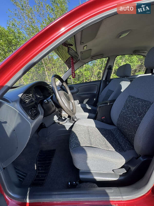 Седан Daewoo Lanos 2008 в Краснограді