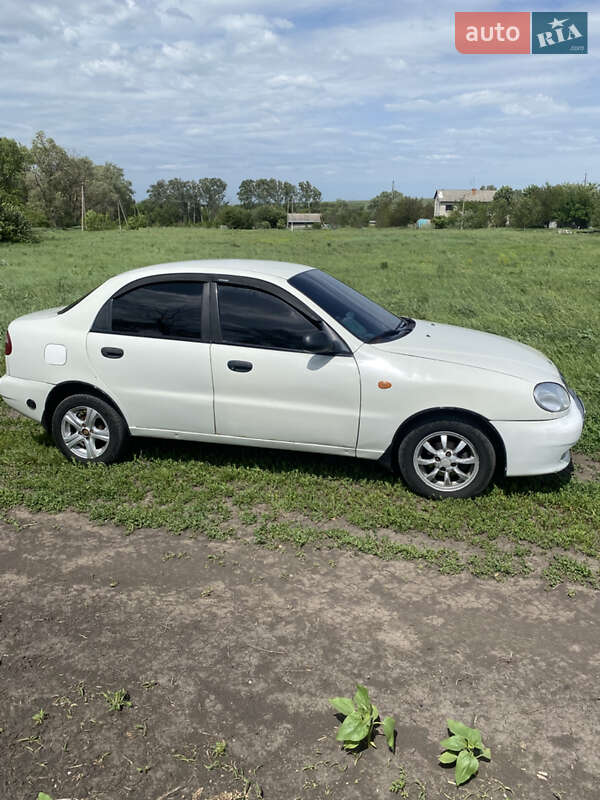 Седан Daewoo Lanos 2001 в Золочеве