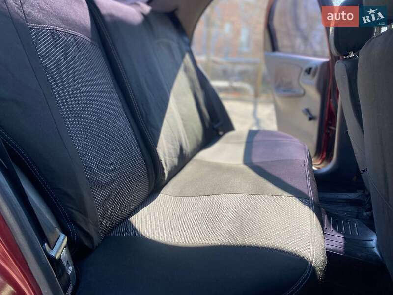 Седан Daewoo Lanos 2003 в Миколаєві