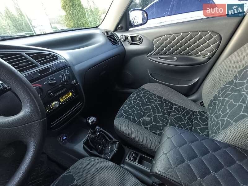 Седан Daewoo Lanos 2003 в Кременчуці