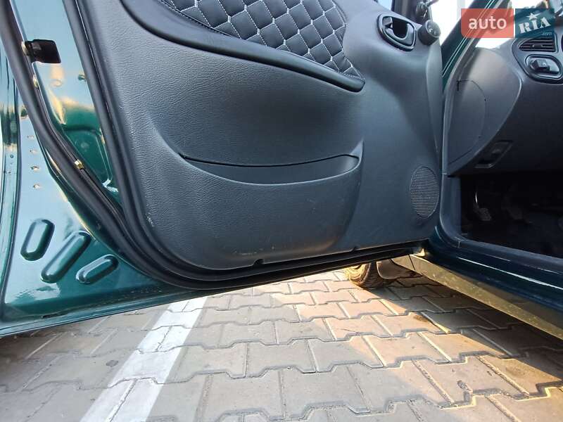 Седан Daewoo Lanos 2003 в Кременчуці