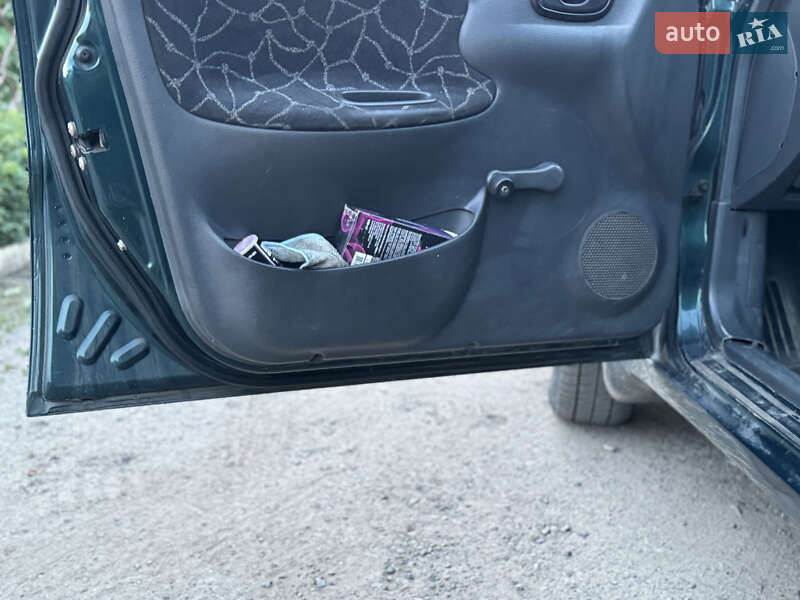 Седан Daewoo Lanos 2003 в Чугуеве