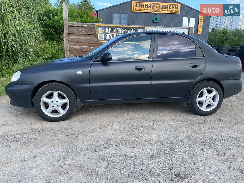 Седан Daewoo Lanos 1999 в Киеве