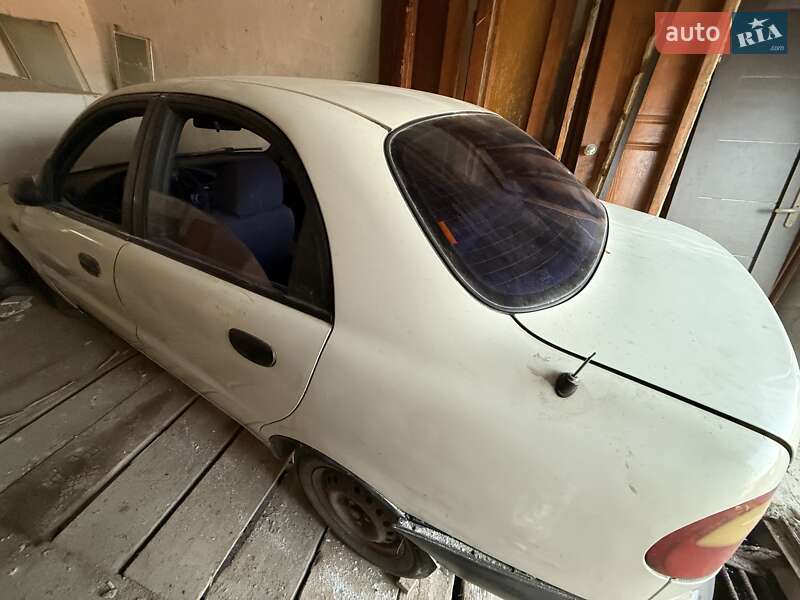 Седан Daewoo Lanos 2002 в Львове